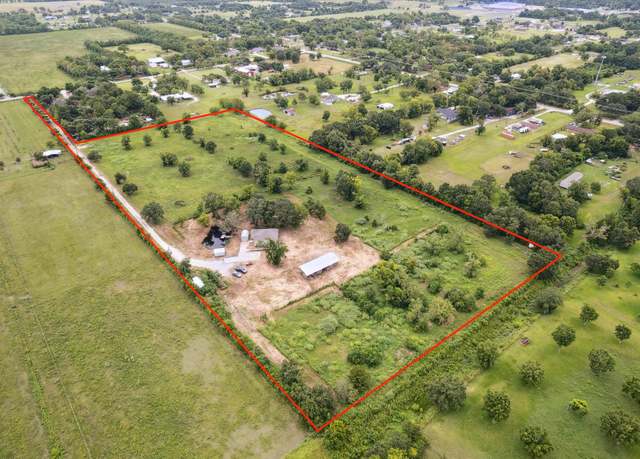 Property at 1711 County Road 284, Alvin, TX 77511, 3 beds, 2 baths