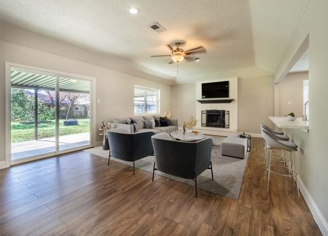 Property at 807 Sunnybrook Ln, Baytown, TX 77521, 3 beds, 2 baths