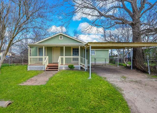 Property at 911 Kemp St, Boling, TX 77420, 3 beds, 2 baths