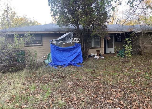 Property at 617 Grayson St, Pottsboro, TX 75076, 3 beds, 1 bath