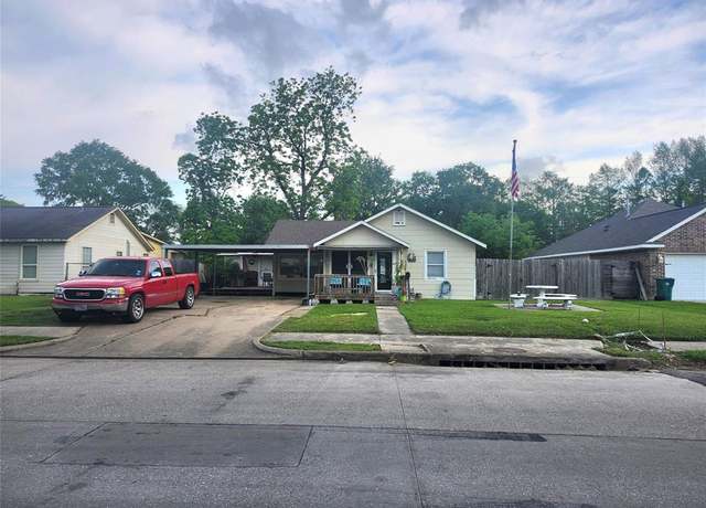 Property at 306 W Houston Ave, Pasadena, TX 77502, 3 beds, 2 baths