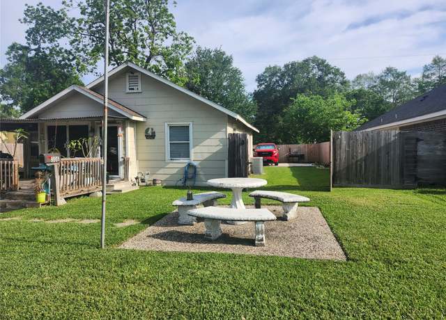 Property at 306 W Houston Ave, Pasadena, TX 77502, 3 beds, 2 baths