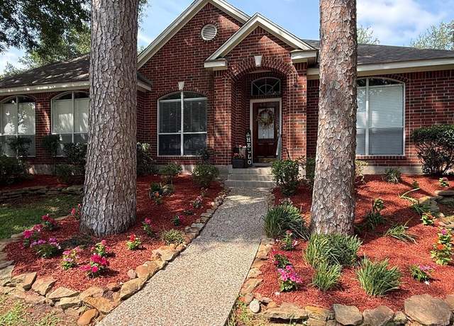 Property at 6927 Queensclub Dr, Houston, TX 77069, 3 beds, 2 baths