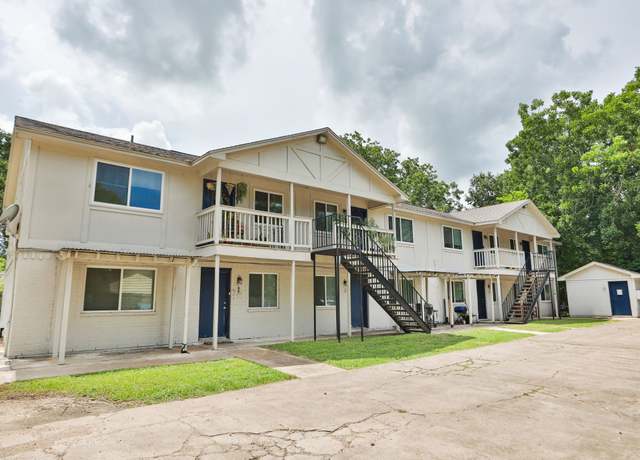Property at 1312 W Adoue St, Alvin, TX 77511, 2 beds, 1 bath