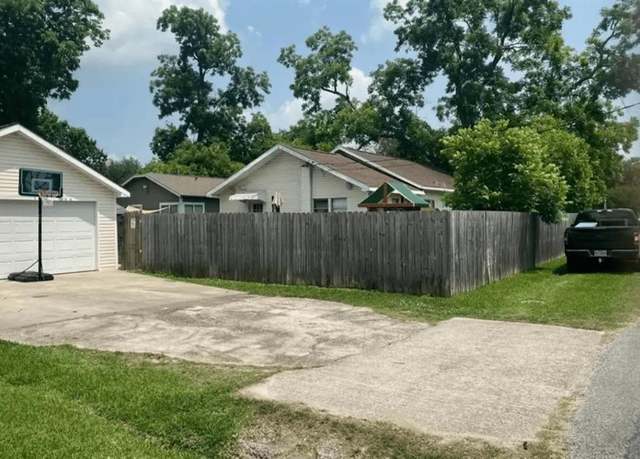 Property at 6501 Jefferson Blvd, Groves, TX 77619, 5 beds, 2 baths