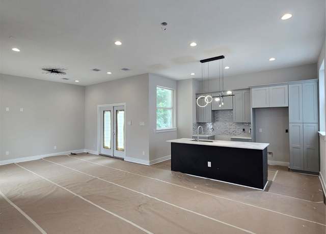 Property at 3404 Rawley St, Houston, TX 77020, 3 beds, 3.5 baths