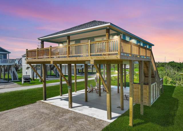 Property at 1062 Cedar Ln, Gilchrist, TX 77617, 4 beds, 2 baths