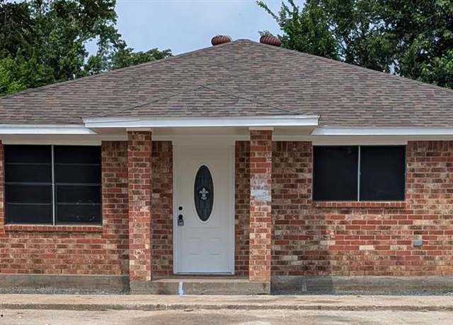 Property at 829 Canfield St, Liberty, TX 77575, 3 beds, 2 baths