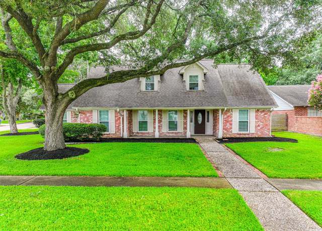 Property at 100 Saint Andrews Dr, Friendswood, TX 77546, 4 beds, 2.5 baths
