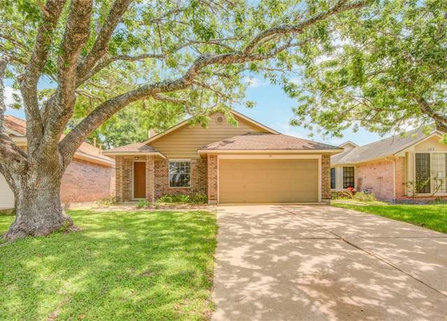 Property at 144 Coffee Ln, Lake Jackson, TX 77566, 3 beds, 2 baths