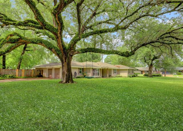 Property at 10202 Raritan Dr, Houston, TX 77043, 5 beds, 3 baths