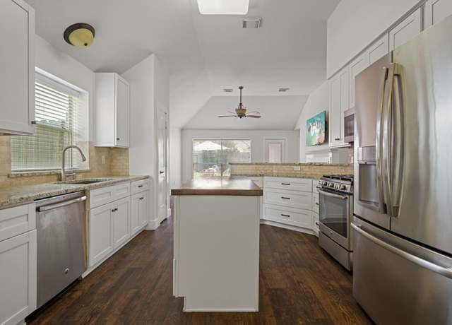 Property at 20711 Medallion Pointe Dr, Katy, TX 77450, 3 beds, 2 baths