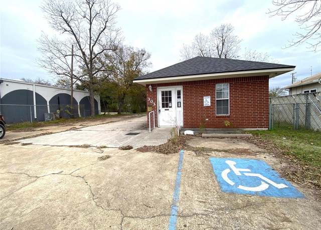 Property at 303 S Robb St, Trinity, TX 75862, 4 beds, 1 bath