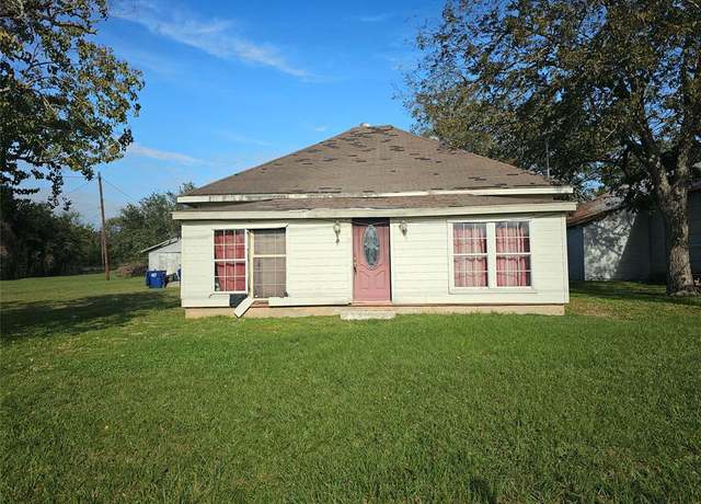 Property at 422 W Main St, Eagle Lake, TX 77434, 2 beds, 1 bath