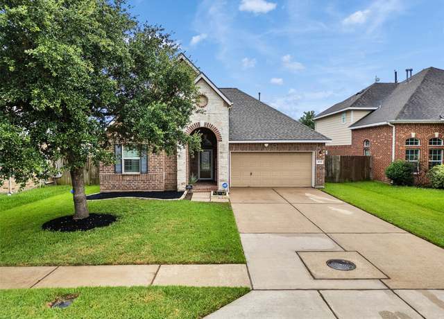 Property at 4634 Legends Bay Dr, Baytown, TX 77523, 3 beds, 2 baths