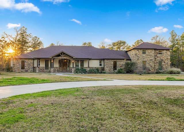 Property at 87 Cedar Rdg, Huntsville, TX 77320, 5 beds, 4 baths
