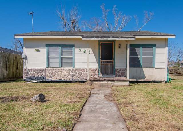 Property at 332 Avery St, Clute, TX 77531, 2 beds, 1 bath