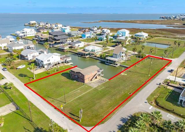 Property at 3818 Tradewinds Dr, Galveston, TX 77554, 1 bed, 1.5 baths