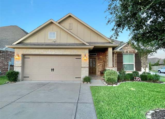 Property at 211 Brookwood Park Ln Ln, Dickinson, TX 77539, 3 beds, 2 baths