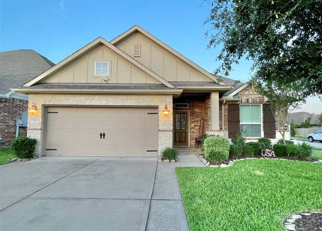 Property at 211 Brookwood Park Ln Ln, Dickinson, TX 77539, 3 beds, 2 baths
