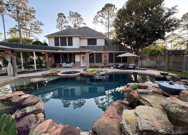 Property at 1011 Oak Park Ln, Friendswood, TX 77546, 5 beds, 4.5 baths