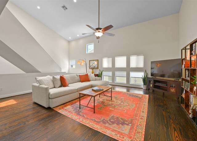 Property at 433 Meadow St, Houston, TX 77020, 2 beds, 2 baths