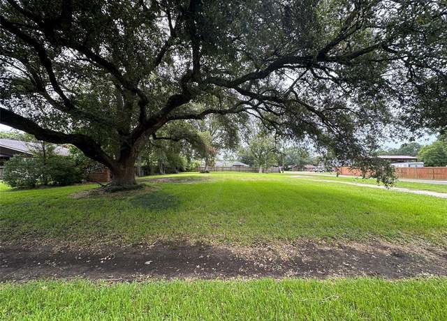 Property at 200 Ridgewood St, Bridge City, TX 77611