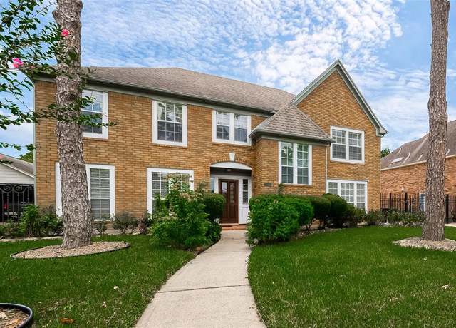 Property at 2112 Limrick Dr, Pearland, TX 77581, 5 beds, 3.5 baths