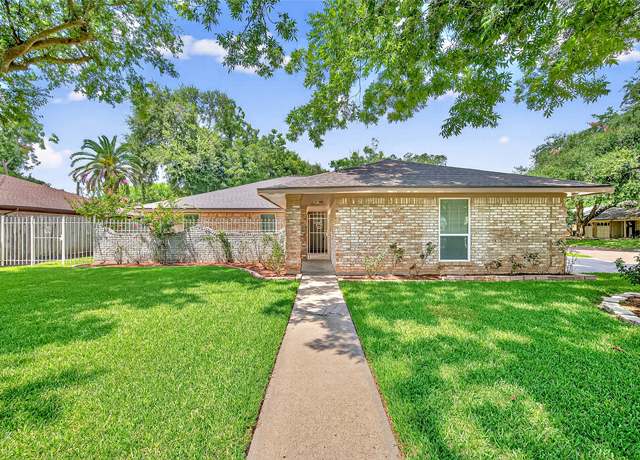 Property at 112 Dogwood St, Sugar Land, TX 77478, 3 beds, 2 baths