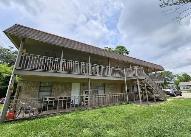 Property at 408 E Coombs St, Alvin, TX 77511, 8 beds, 1 bath
