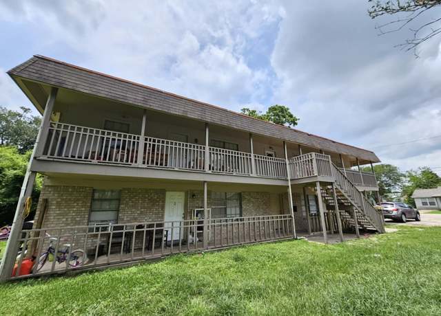 Property at 408 E Coombs St, Alvin, TX 77511, 2 beds, 1 bath