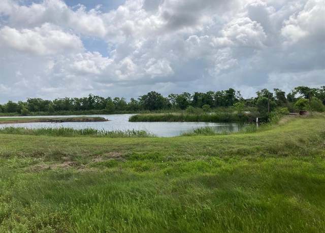 Property at 26 Shoreline Dr, Angleton, TX 77515