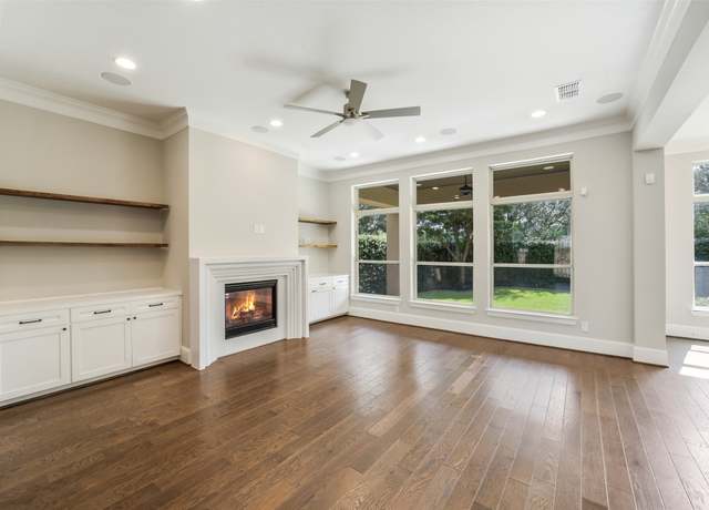 Property at 8304 Sorrel Leaf Ln, Houston, TX 77055, 4 beds, 4.5 baths