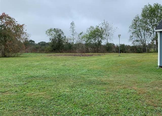 Property at 6418 Masters Rd, Manvel, TX 77578, 5 beds, 2 baths