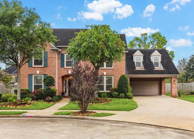 Property at 4302 Towering Oak Ct, Houston, TX 77059, 5 beds, 3.5 baths