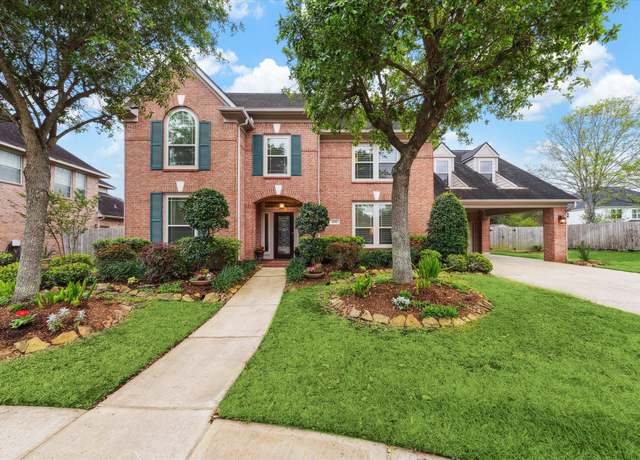 Property at 4302 Towering Oak Ct, Houston, TX 77059, 5 beds, 3.5 baths