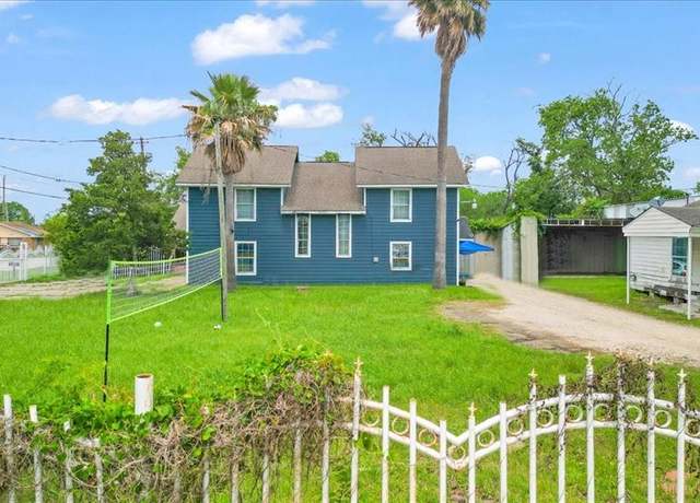 Property at 1229 Evanston St, Houston, TX 77015, 6 beds, 3 baths