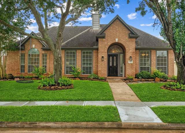 Property at 2513 Evergreen Dr, Pearland, TX 77581, 3 beds, 2 baths