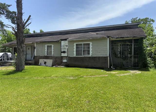 Property at 9034 Everglade Dr, Houston, TX 77078, 4 beds, 2.5 baths