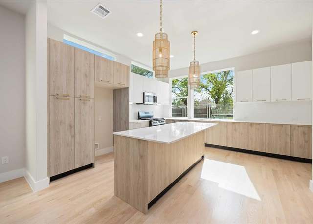 Property at 1806 Yates St, Houston, TX 77020, 3 beds, 2.5 baths