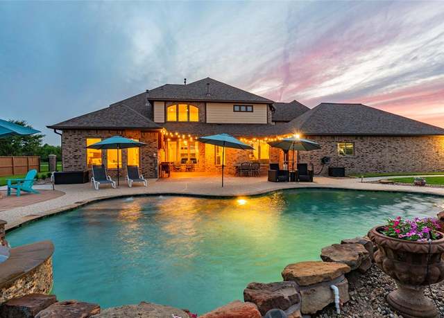 Property at 1924 Frederick Ln, League City, TX 77573, 5 beds, 4.5 baths