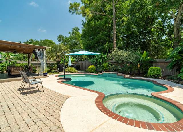 Property at 124 Coral Bay Dr, League City, TX 77573, 4 beds, 2.5 baths