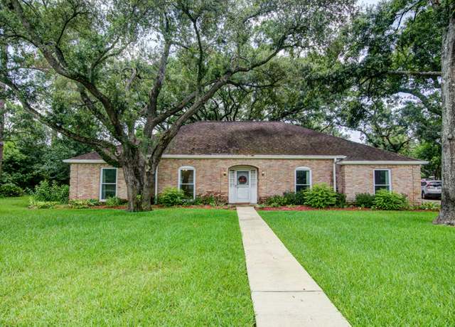 Property at 205 Hillcrest Dr, Alvin, TX 77511, 4 beds, 2.5 baths