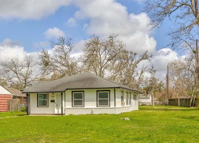 Property at 504 Elm St, Lake Jackson, TX 77566, 3 beds, 1 bath
