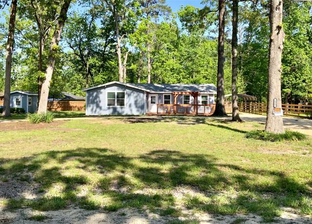 Property at 172 Pine Needle St, Onalaska, TX 77360, 3 beds, 2 baths