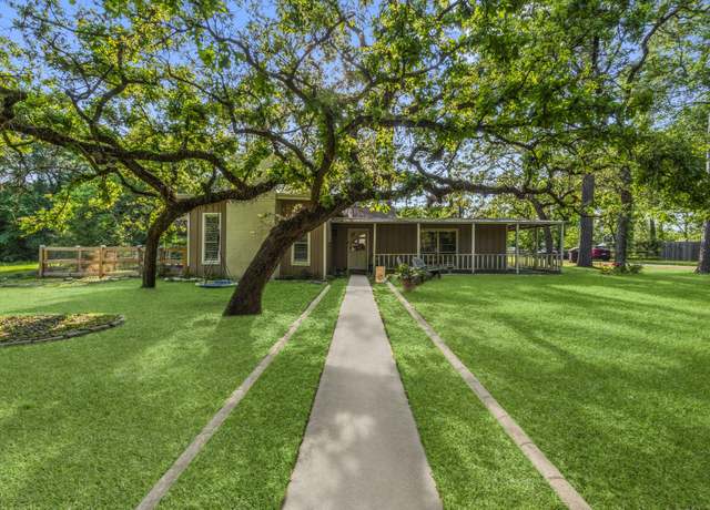 Property at 19348 E Lakeshore Dr, Magnolia, TX 77355, 3 beds, 2 baths
