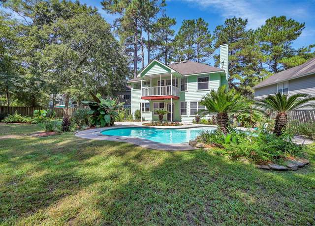 Property at 7 E Gaslight Pl, The Woodlands, TX 77382, 4 beds, 2.5 baths