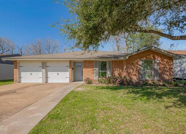 Property at 5534 W Airport Blvd, Houston, TX 77035, 3 beds, 2 baths