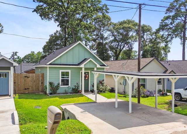 Property at 16705 E Ivanhoe, Montgomery, TX 77316, 2 beds, 1 bath
