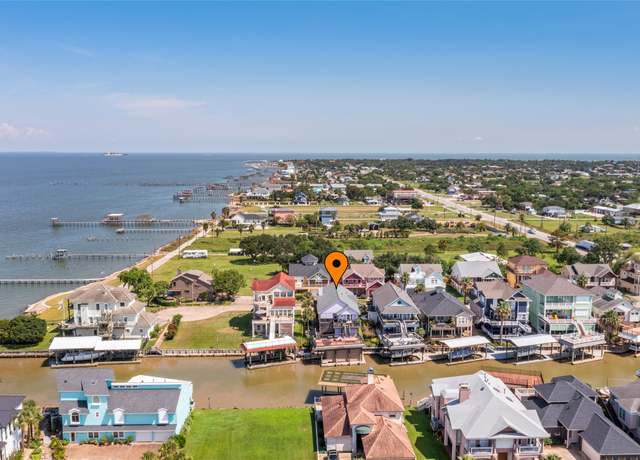 Property at 112 Starboard Dr, Dickinson, TX 77539, 4 beds, 3 baths